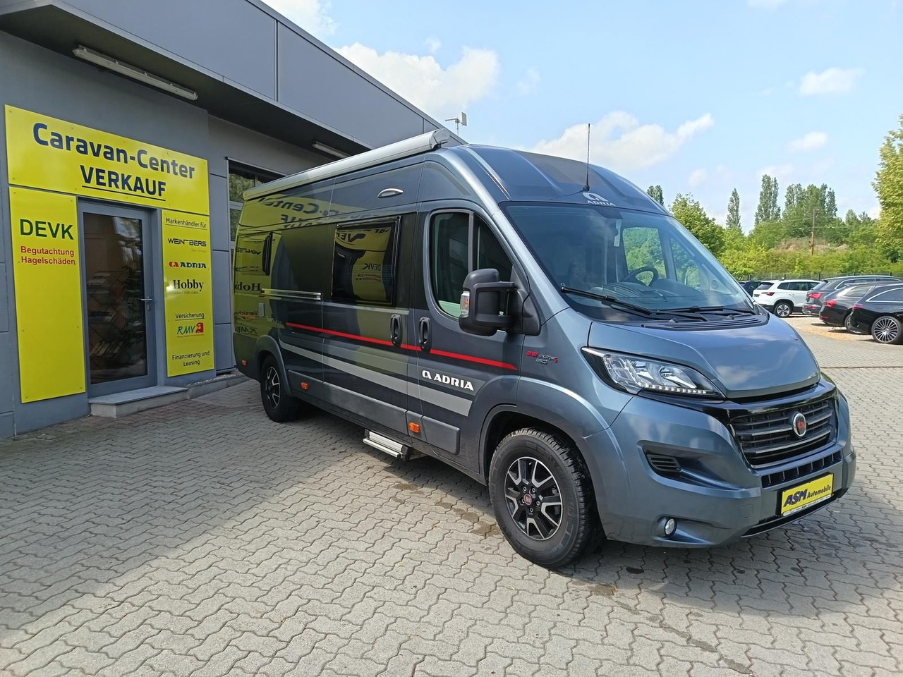 Adria Twin 640SLX Platinum*MARKISE*TV*SAT*FAHRRADTRÄG. - Kempingautó: 2 kép. Adria Twin 640SLX Platinum*MARKISE*TV*SAT*FAHRRADTRÄG. - Kempingautó: 2 kép.