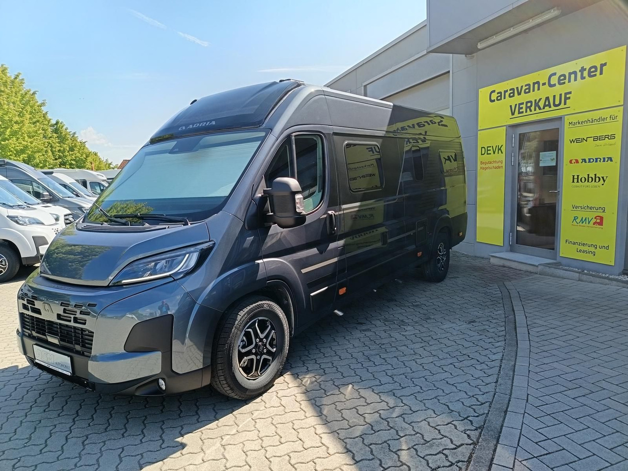 Adria Twin Edition 640 SGX Maxi 132kW*138L KÜHLSCHRANK - Kempingautó: 4 kép. Adria Twin Edition 640 SGX Maxi 132kW*138L KÜHLSCHRANK - Kempingautó: 4 kép.
