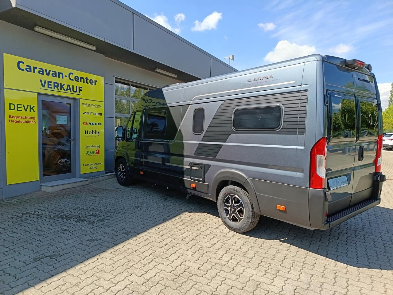 Adria Twin Edition 640 SGX Maxi 132kW*138L KÜHLSCHRANK - Kempingautó: 5 kép. Adria Twin Edition 640 SGX Maxi 132kW*138L KÜHLSCHRANK - Kempingautó: 5 kép.