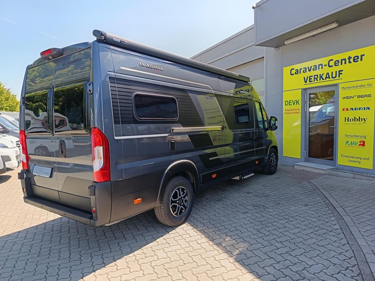 Adria Twin Edition 640 SGX Maxi 132kW*138L KÜHLSCHRANK - Kempingautó: 5 kép. Adria Twin Edition 640 SGX Maxi 132kW*138L KÜHLSCHRANK - Kempingautó: 5 kép.