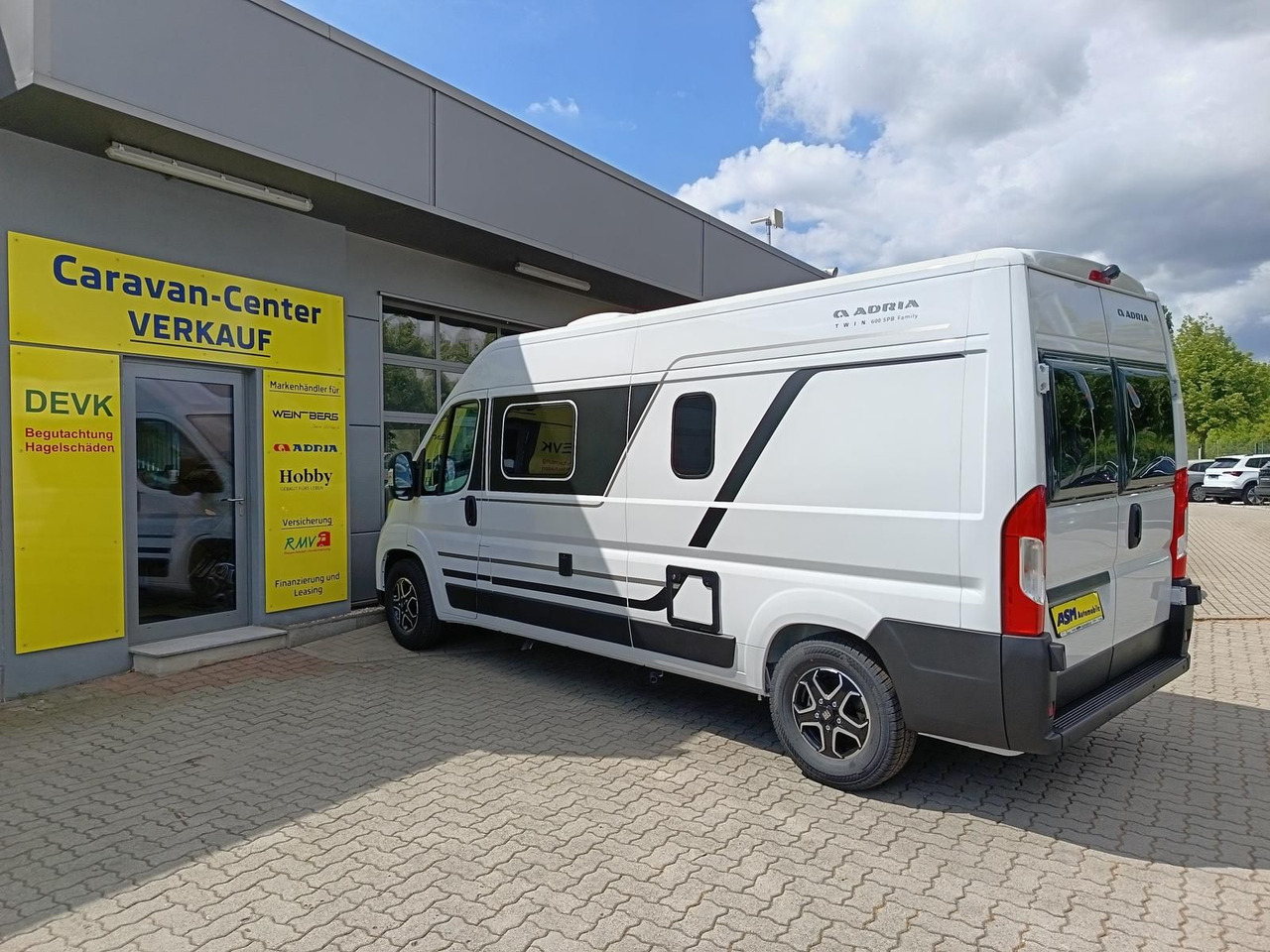Adria Twin Twin 600 SPB Family*SAFETY*STYLE*DAB*SOFORT - Kempingautó: 4 kép. Adria Twin Twin 600 SPB Family*SAFETY*STYLE*DAB*SOFORT - Kempingautó: 4 kép.