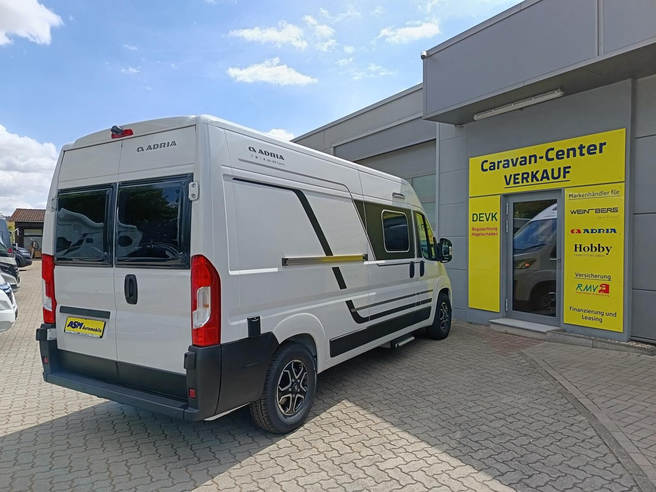 Adria Twin Twin 600 SPB Family*SAFETY*STYLE*DAB*SOFORT - Kempingautó: 5 kép. Adria Twin Twin 600 SPB Family*SAFETY*STYLE*DAB*SOFORT - Kempingautó: 5 kép.