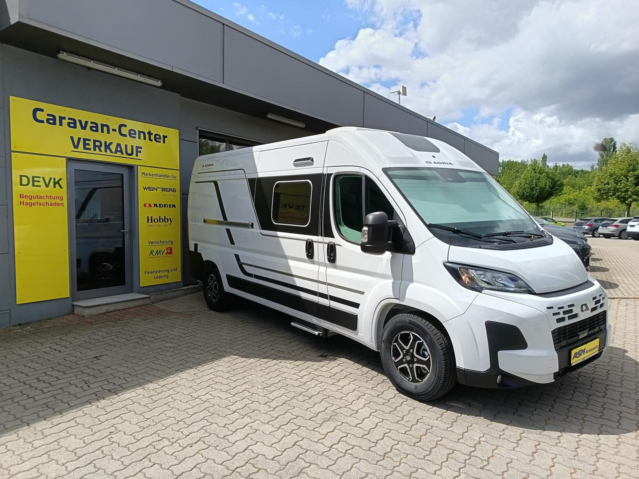Adria Twin Twin 600 SPB Family*SAFETY*STYLE*DAB*SOFORT - Kempingautó: 3 kép. Adria Twin Twin 600 SPB Family*SAFETY*STYLE*DAB*SOFORT - Kempingautó: 3 kép.