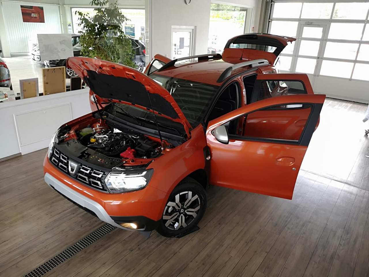 Dacia Duster Prestige Tce 130*KLIMA*SHZ*R-KAM*DAB*NAVI - Terepjáró/ SUV: 2 kép. Dacia Duster Prestige Tce 130*KLIMA*SHZ*R-KAM*DAB*NAVI - Terepjáró/ SUV: 2 kép.