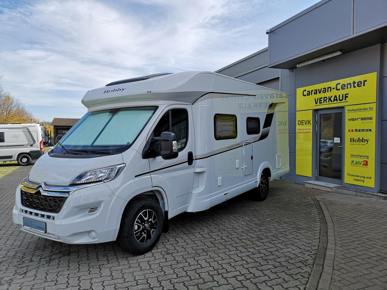 Hobby Optima T65 HFL ONTOUR *165PS*AHK*MARKISE*SOFORT* - Félintegrált lakóautó: 3 kép. Hobby Optima T65 HFL ONTOUR *165PS*AHK*MARKISE*SOFORT* - Félintegrált lakóautó: 3 kép.