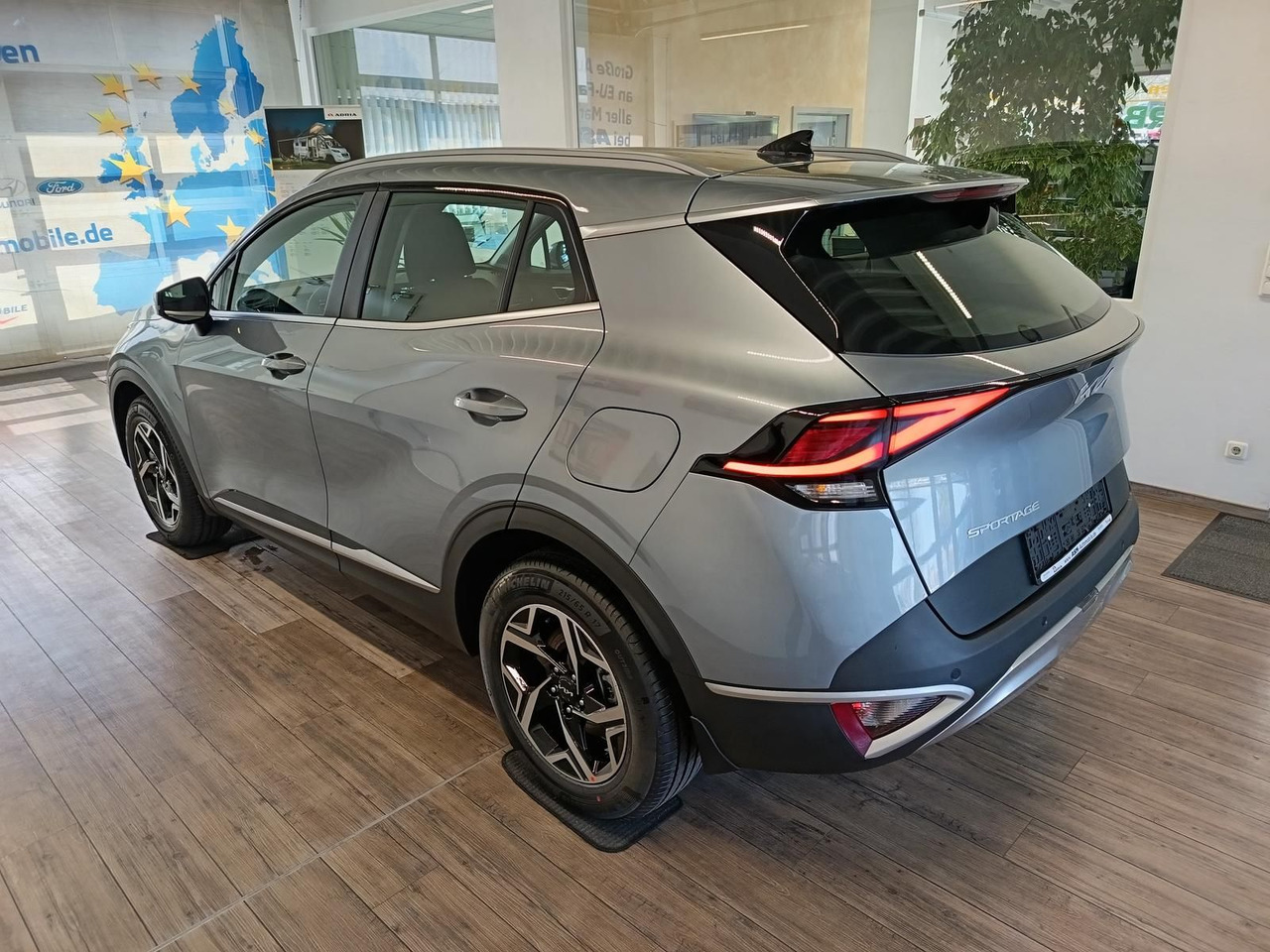Kia Sportage 1.6 T-GDI DCT Vision*NAVI*LED*R-KAM*DAB - Terepjáró/ SUV: 4 kép. Kia Sportage 1.6 T-GDI DCT Vision*NAVI*LED*R-KAM*DAB - Terepjáró/ SUV: 4 kép.