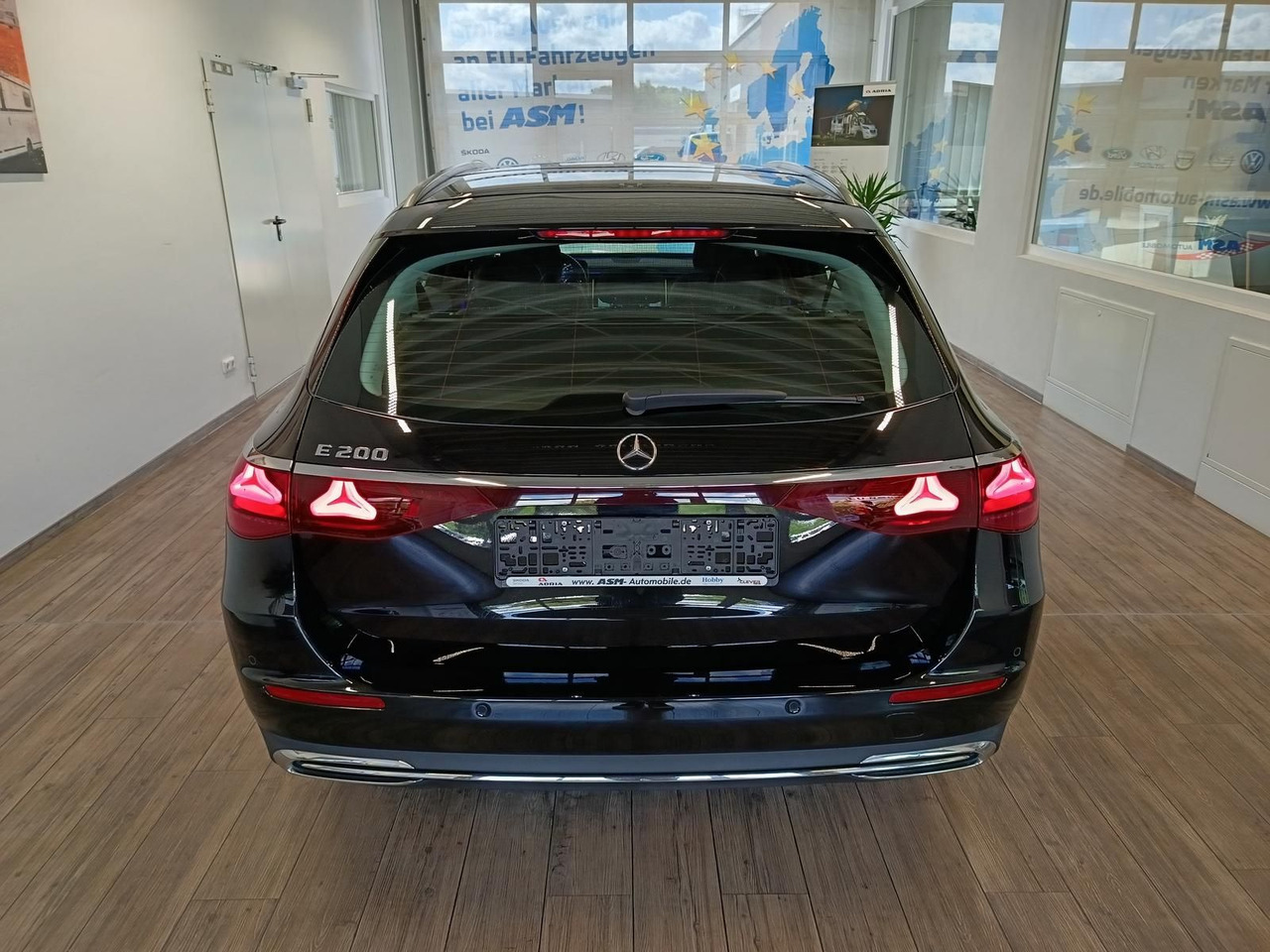 Mercedes-Benz E 200 Avantgarde Advanced*PSD*LED*NAVI*ACC* - Kombi: 5 kép. Mercedes-Benz E 200 Avantgarde Advanced*PSD*LED*NAVI*ACC* - Kombi: 5 kép.