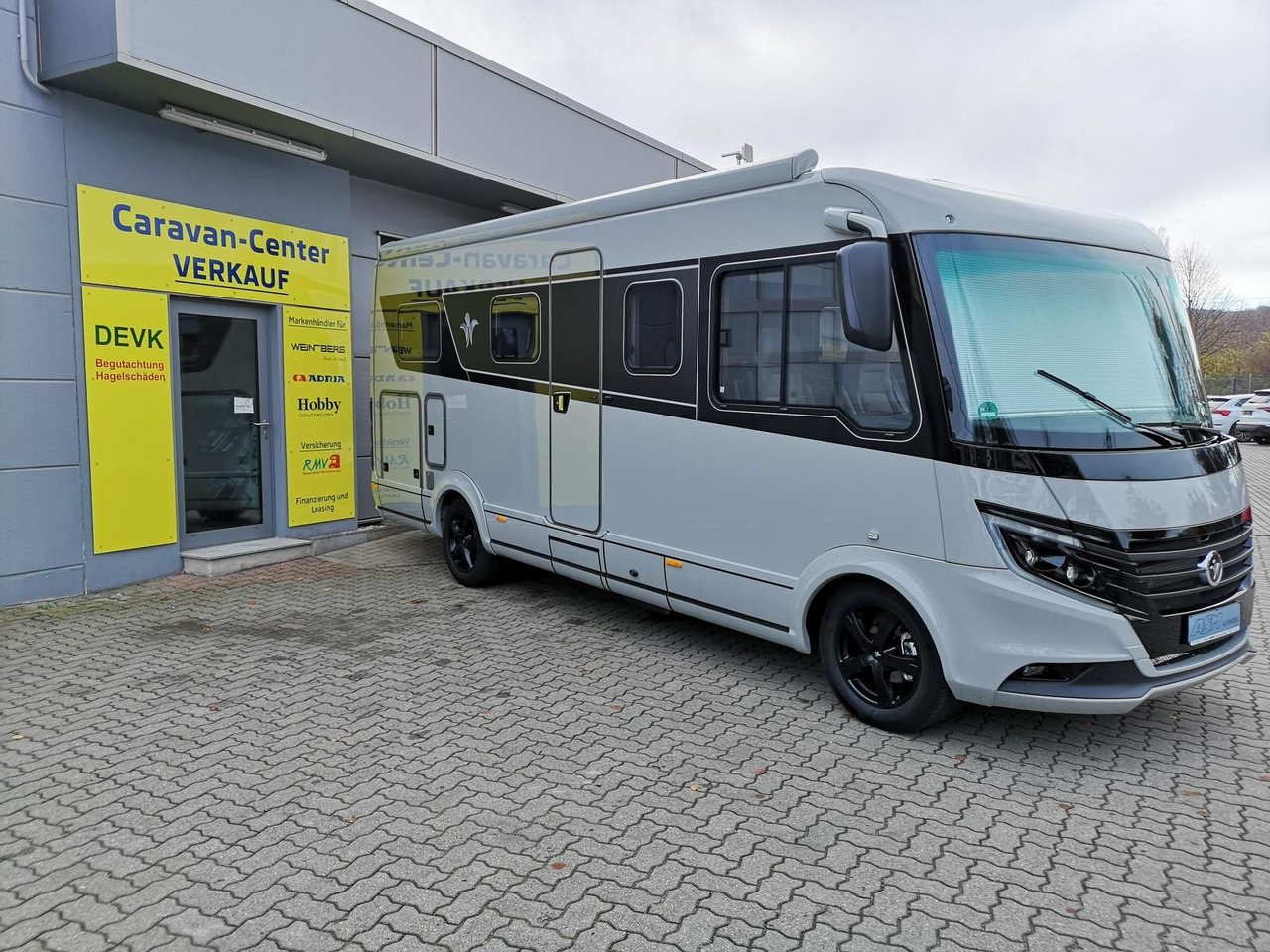 Niesmann + Bischoff iSmove 6.9 E 132 kW+AHK+SOLAR+ALDE+KLIMA+NAVI - Integrált lakóautó: 3 kép. Niesmann + Bischoff iSmove 6.9 E 132 kW+AHK+SOLAR+ALDE+KLIMA+NAVI - Integrált lakóautó: 3 kép.