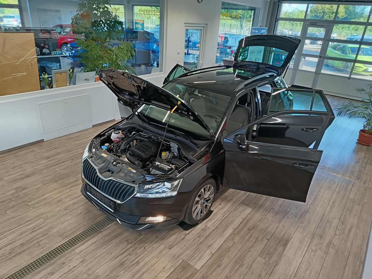Skoda Fabia Ambition Combi 1,0 TSI*Bi-LED*NAVI*SHZ*DAB - Autó: 2 kép. Skoda Fabia Ambition Combi 1,0 TSI*Bi-LED*NAVI*SHZ*DAB - Autó: 2 kép.