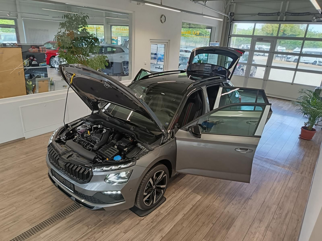 Skoda Kamiq Monte Carlo 1.5 TSI DSG*5J.GARANTIE*PANO* - Terepjáró/ SUV: 2 kép. Skoda Kamiq Monte Carlo 1.5 TSI DSG*5J.GARANTIE*PANO* - Terepjáró/ SUV: 2 kép.