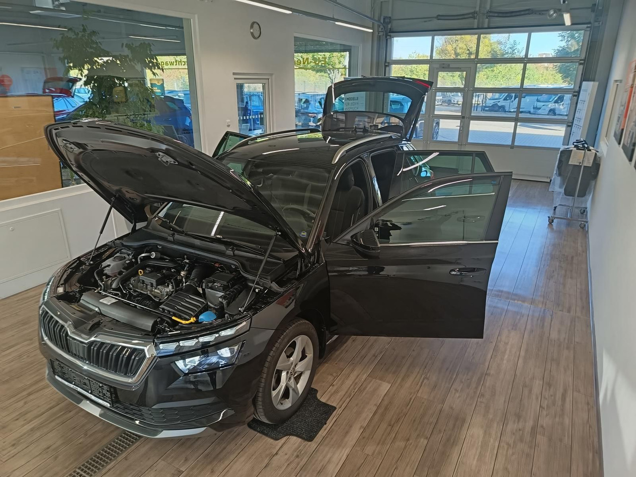 Skoda Kamiq Style 1,0 TSI DSG*AHK*LED*PDC*DAB*TEMP*SHZ - Terepjáró/ SUV: 2 kép. Skoda Kamiq Style 1,0 TSI DSG*AHK*LED*PDC*DAB*TEMP*SHZ - Terepjáró/ SUV: 2 kép.