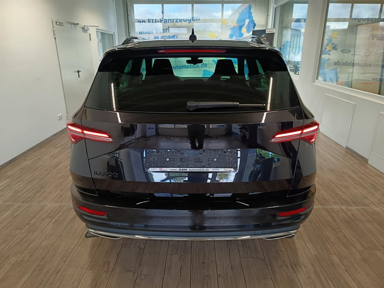 Skoda Karoq Sportline 1,5 TSI DSG*AHK*PSD*STD.HZG*NAVI - Terepjáró/ SUV: 5 kép. Skoda Karoq Sportline 1,5 TSI DSG*AHK*PSD*STD.HZG*NAVI - Terepjáró/ SUV: 5 kép.