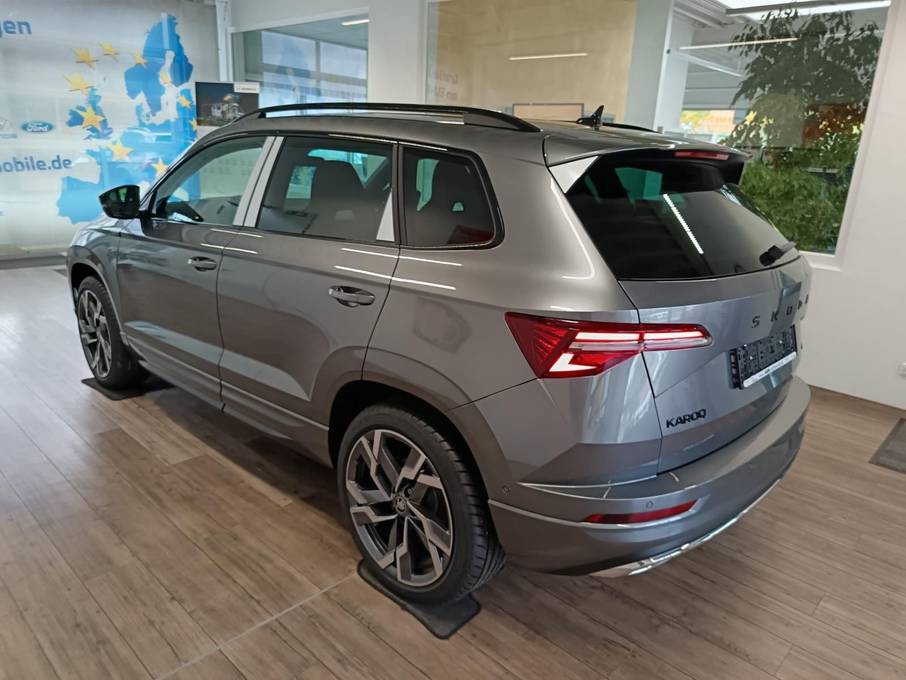 Skoda Karoq Sportline 2,0 TDI 4x4*AHK*PSD*STD.HZG*DCC* - Terepjáró/ SUV: 4 kép. Skoda Karoq Sportline 2,0 TDI 4x4*AHK*PSD*STD.HZG*DCC* - Terepjáró/ SUV: 4 kép.