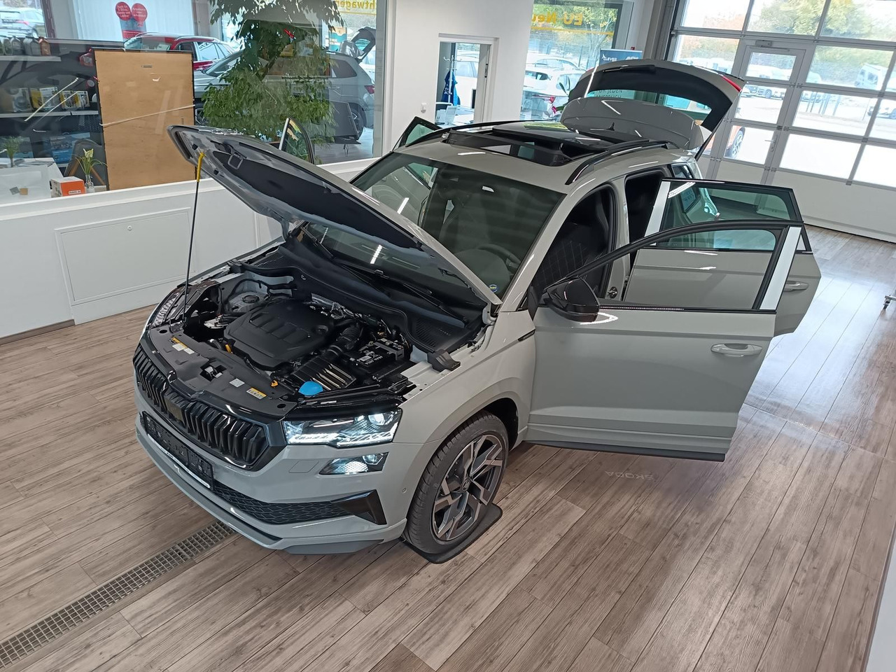Skoda Karoq Sportline 2,0 TDI 4x4*AHK*PSD*STD.HZG*DCC* - Terepjáró/ SUV: 2 kép. Skoda Karoq Sportline 2,0 TDI 4x4*AHK*PSD*STD.HZG*DCC* - Terepjáró/ SUV: 2 kép.