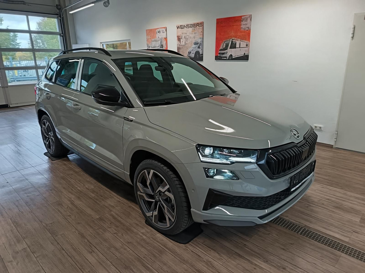 Skoda Karoq Sportline 2,0 TDI 4x4*AHK*PSD*STD.HZG*DCC* - Terepjáró/ SUV: 3 kép. Skoda Karoq Sportline 2,0 TDI 4x4*AHK*PSD*STD.HZG*DCC* - Terepjáró/ SUV: 3 kép.