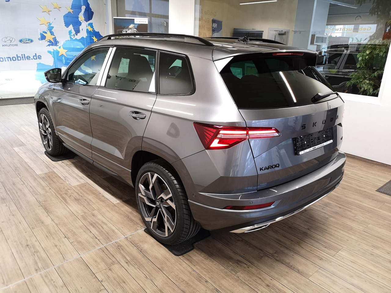 Skoda Karoq Sportline 2,0TDI DSG 4x4*PSD*AHK*360°*NAVI - Terepjáró/ SUV: 4 kép. Skoda Karoq Sportline 2,0TDI DSG 4x4*PSD*AHK*360°*NAVI - Terepjáró/ SUV: 4 kép.