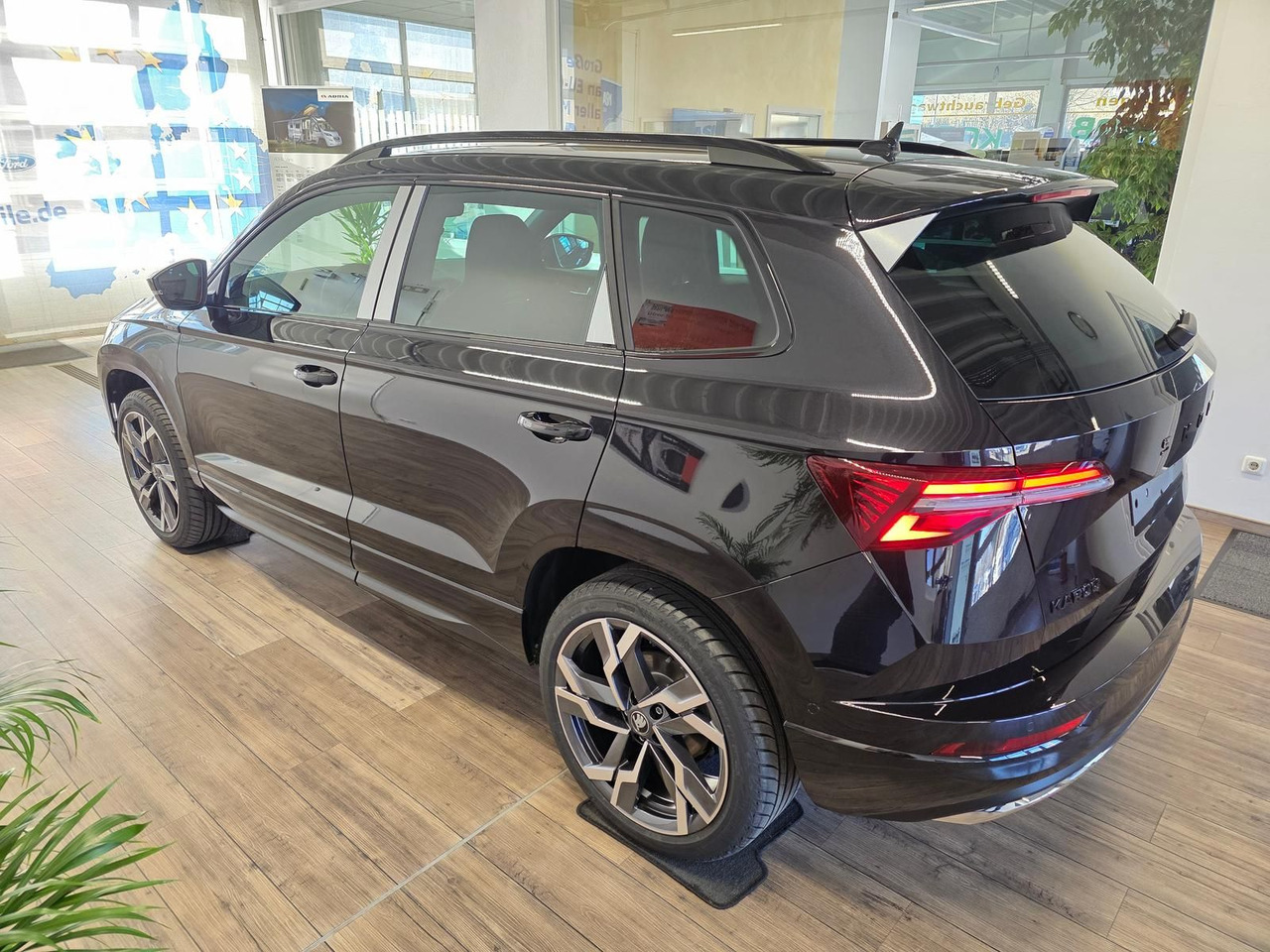 Skoda Karoq Sportline 2,0TDI DSG 4x4*PSD*AHK*360°*NAVI - Terepjáró/ SUV: 4 kép. Skoda Karoq Sportline 2,0TDI DSG 4x4*PSD*AHK*360°*NAVI - Terepjáró/ SUV: 4 kép.
