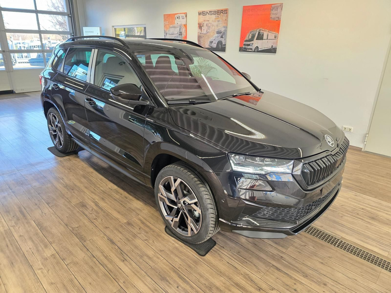Skoda Karoq Sportline 2,0TDI DSG 4x4*PSD*AHK*360°*NAVI - Terepjáró/ SUV: 3 kép. Skoda Karoq Sportline 2,0TDI DSG 4x4*PSD*AHK*360°*NAVI - Terepjáró/ SUV: 3 kép.