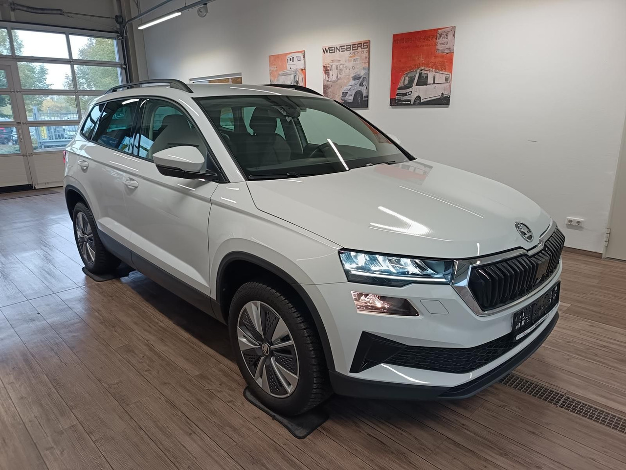 Skoda Karoq Style 1,5 TSI DSG*AHK*NAVI*LED*R-KAM*2xPDC - Terepjáró/ SUV: 3 kép. Skoda Karoq Style 1,5 TSI DSG*AHK*NAVI*LED*R-KAM*2xPDC - Terepjáró/ SUV: 3 kép.