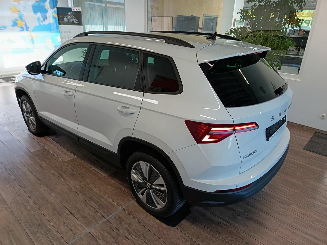 Skoda Karoq Style 1,5TSI DSG*AHK-VORBER*NAVI*LED*R-KAM - Terepjáró/ SUV: 4 kép. Skoda Karoq Style 1,5TSI DSG*AHK-VORBER*NAVI*LED*R-KAM - Terepjáró/ SUV: 4 kép.