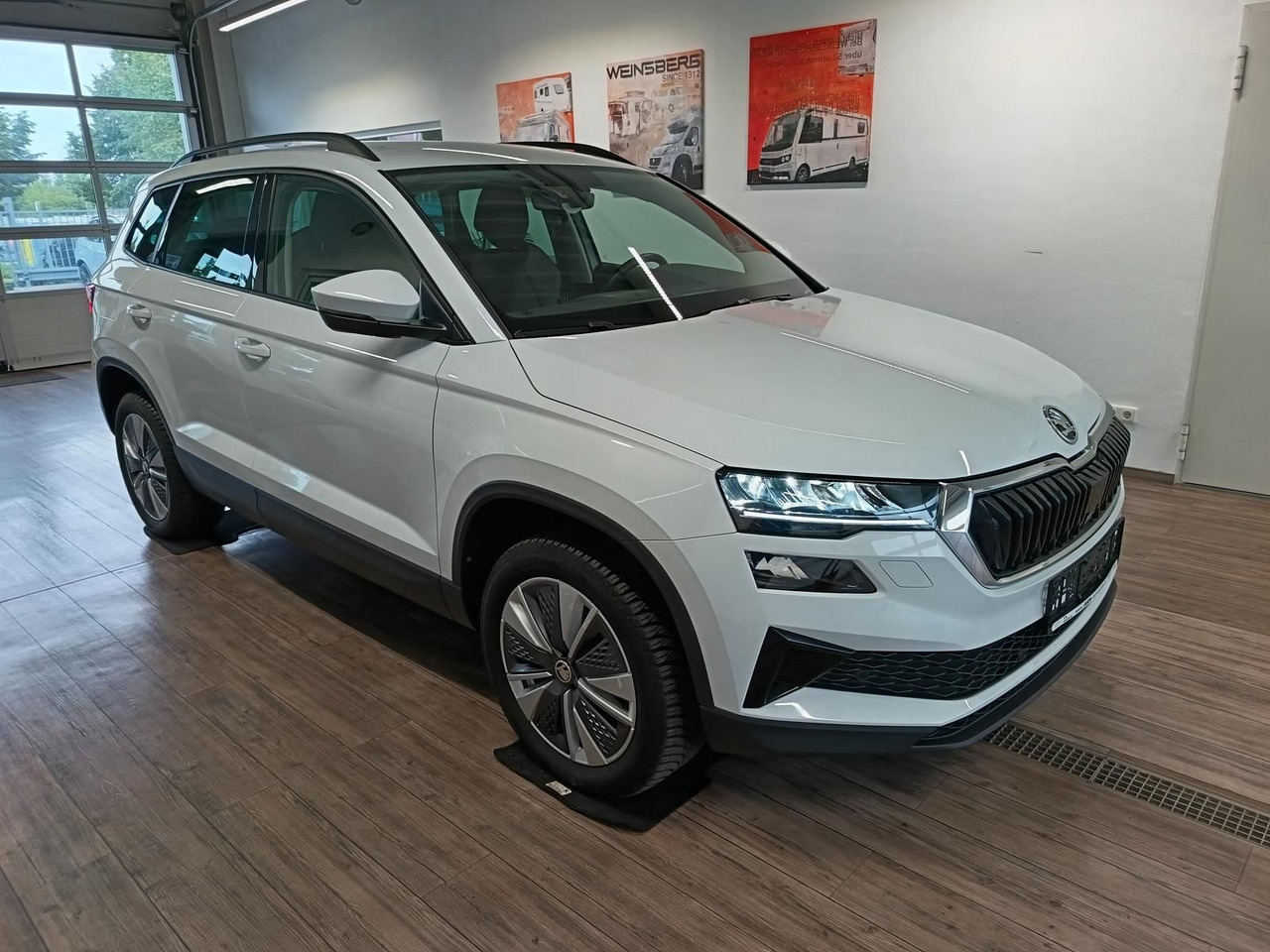 Skoda Karoq Style 1,5TSI DSG*AHK-VORBER*NAVI*LED*R-KAM - Terepjáró/ SUV: 3 kép. Skoda Karoq Style 1,5TSI DSG*AHK-VORBER*NAVI*LED*R-KAM - Terepjáró/ SUV: 3 kép.
