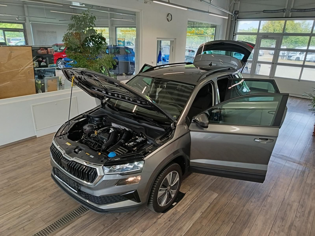 Skoda Karoq Style 1,5TSI DSG*AHK-VORBER*NAVI*LED*R-KAM - Terepjáró/ SUV: 2 kép. Skoda Karoq Style 1,5TSI DSG*AHK-VORBER*NAVI*LED*R-KAM - Terepjáró/ SUV: 2 kép.