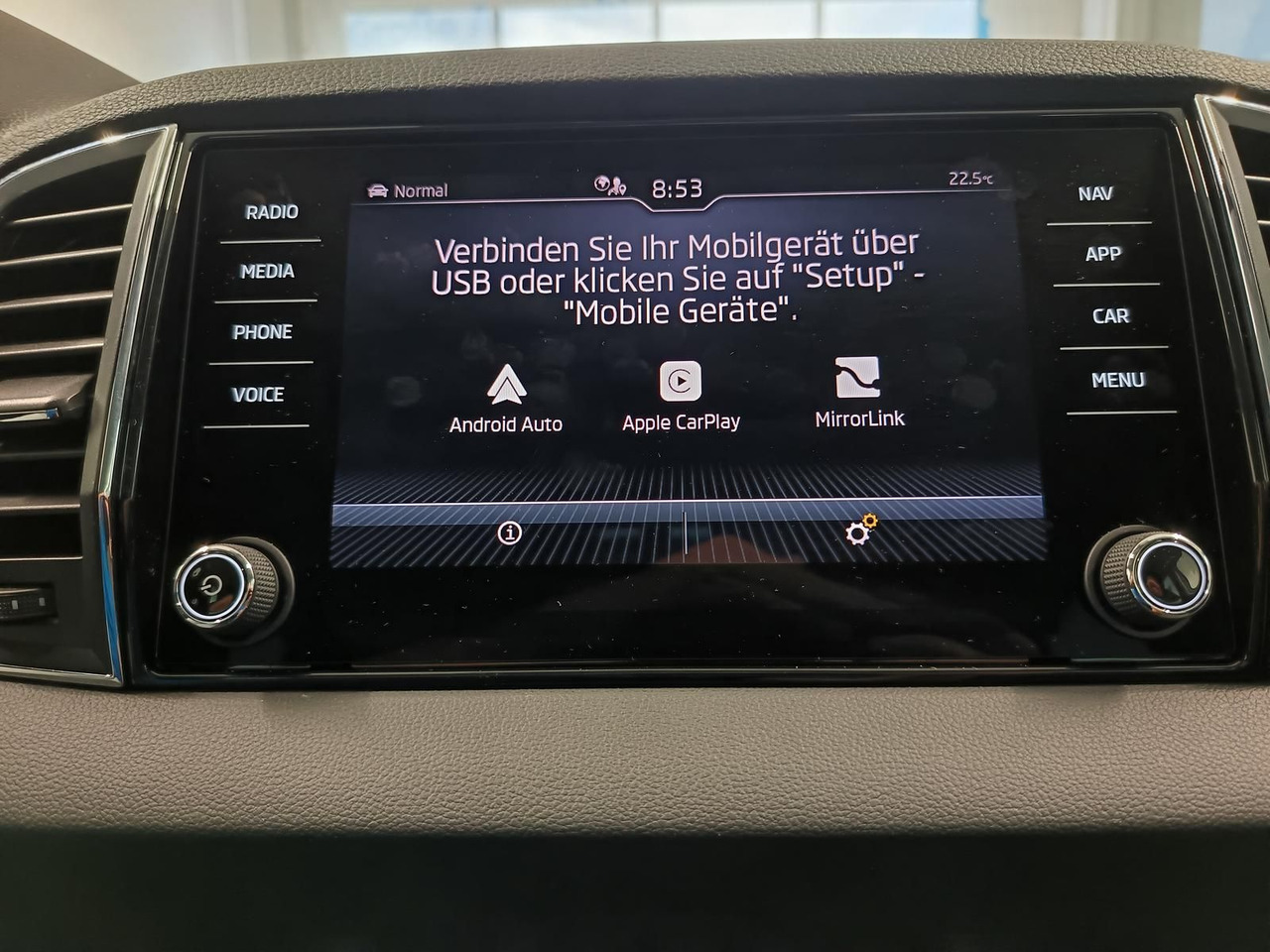 Terepjáró/ SUV Skoda Karoq Style 1,5TSI DSG*AHK-VORBER*NAVI*LED*R-KAM: 10 kép.