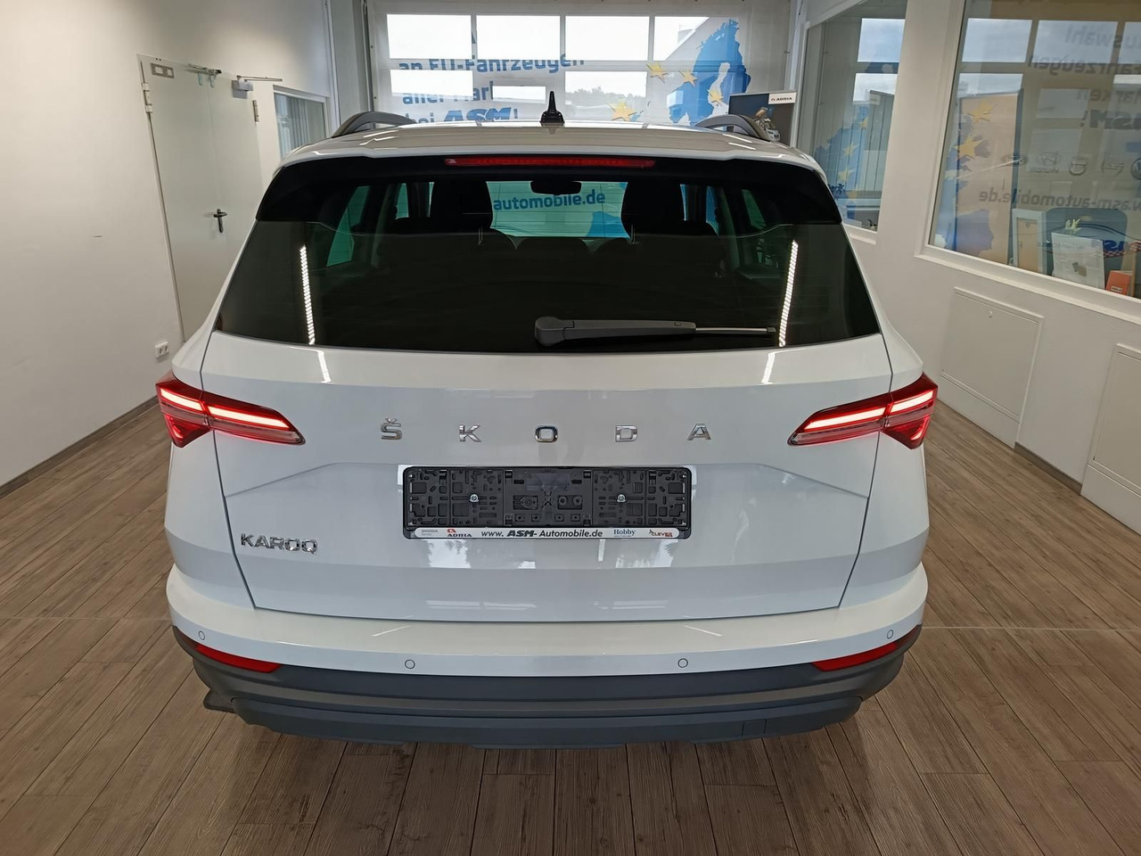 Skoda Karoq Style 1,5TSI DSG*AHK-VORBER*NAVI*LED*R-KAM - Terepjáró/ SUV: 5 kép. Skoda Karoq Style 1,5TSI DSG*AHK-VORBER*NAVI*LED*R-KAM - Terepjáró/ SUV: 5 kép.
