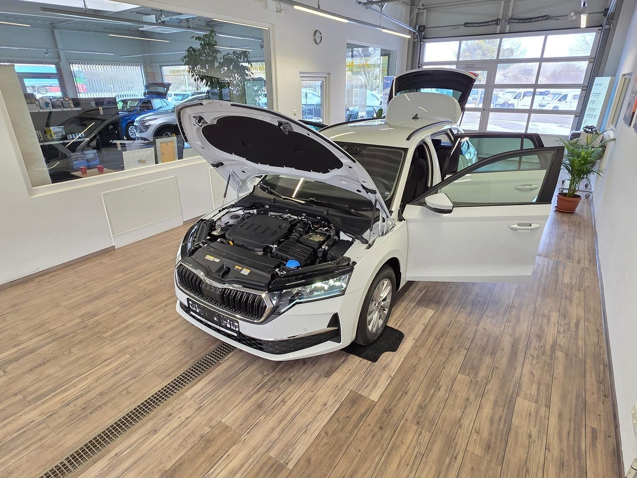 Skoda Octavia Combi Selection DSG*LED*ACC*WINTERPAKET* - Autó: 2 kép. Skoda Octavia Combi Selection DSG*LED*ACC*WINTERPAKET* - Autó: 2 kép.