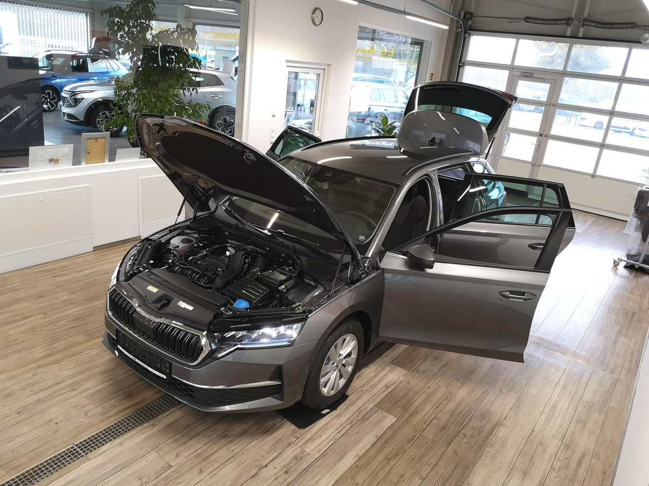 Skoda Octavia Combi Selection DSG*R-KAM*LED*DAB*2xPDC* - Kombi: 5 kép. Skoda Octavia Combi Selection DSG*R-KAM*LED*DAB*2xPDC* - Kombi: 5 kép.