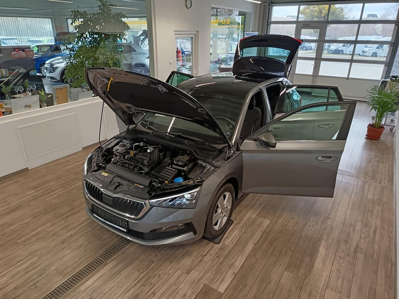 Skoda Scala Style 1,5 TSI DSG*PANO*LED*DAB*ALLWETTER* - Szedán: 2 kép. Skoda Scala Style 1,5 TSI DSG*PANO*LED*DAB*ALLWETTER* - Szedán: 2 kép.