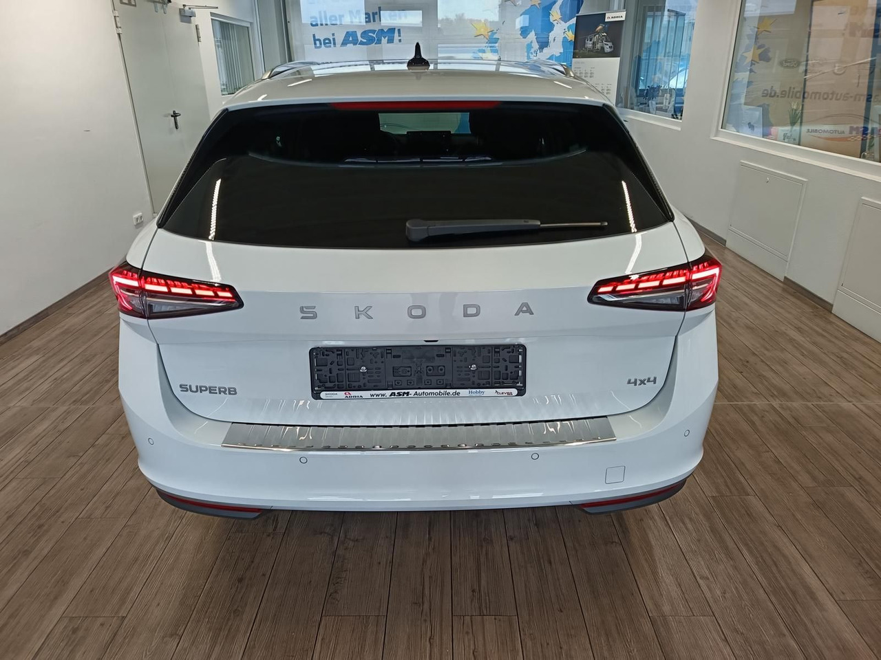 Skoda Superb Combi L&K 2,0TDI 4x4*PSD*STD.HZG*360°*HUD - Kombi: 5 kép. Skoda Superb Combi L&K 2,0TDI 4x4*PSD*STD.HZG*360°*HUD - Kombi: 5 kép.