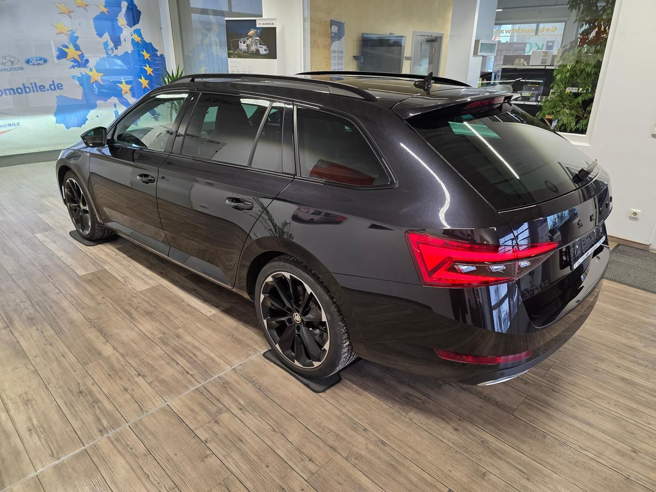 Skoda Superb Combi Sportline 2,0 TDI 4x4*PSD*360°*AHK* - Autó: 4 kép. Skoda Superb Combi Sportline 2,0 TDI 4x4*PSD*360°*AHK* - Autó: 4 kép.