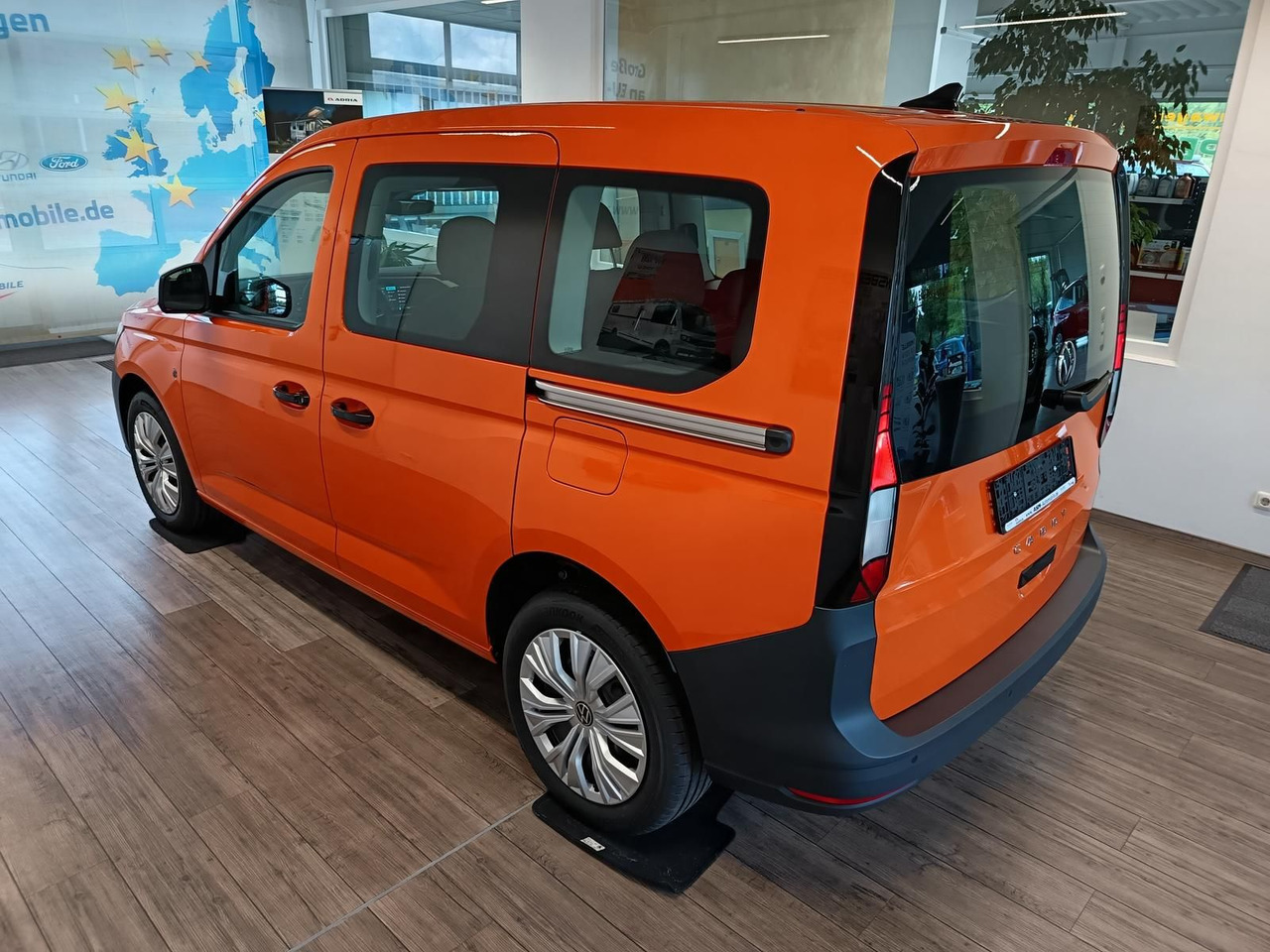 Volkswagen Caddy 2.0 TDI 75 kW*PDC*TEMP*DAB*KLIMA*5-SITZER* - Kombi: 4 kép. Volkswagen Caddy 2.0 TDI 75 kW*PDC*TEMP*DAB*KLIMA*5-SITZER* - Kombi: 4 kép.