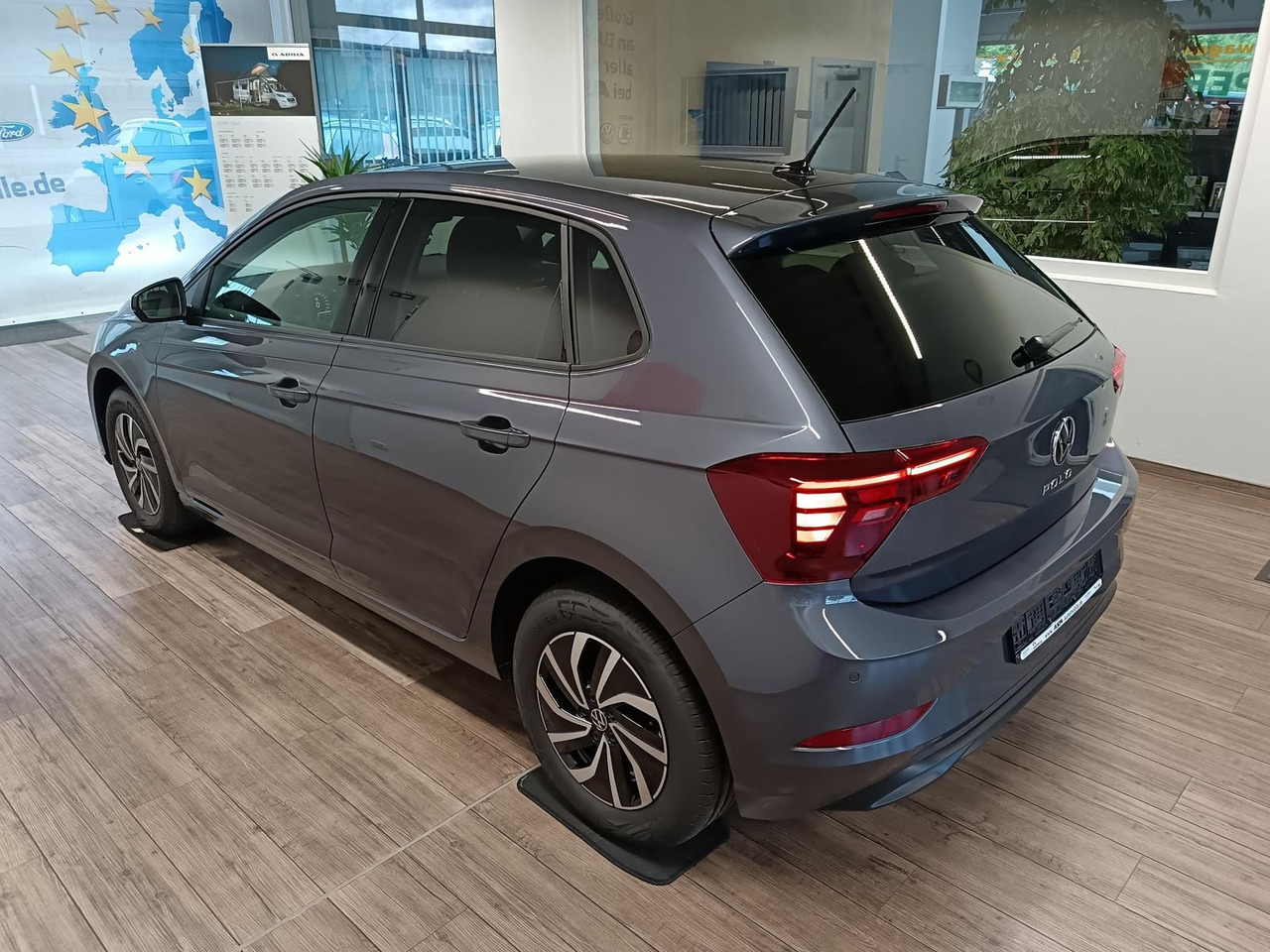 Volkswagen Polo Life 1.0 TSI 70 kW*LED*R-KAM*TEMP*PDC*SHZ* - Autó: 4 kép. Volkswagen Polo Life 1.0 TSI 70 kW*LED*R-KAM*TEMP*PDC*SHZ* - Autó: 4 kép.