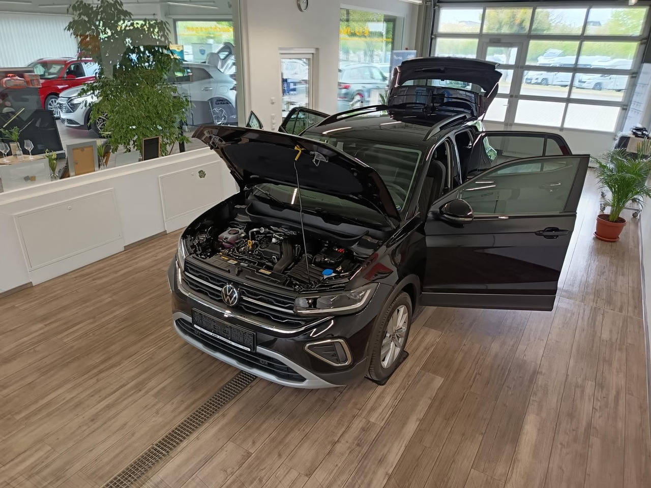 Volkswagen T-Cross Life 1.5 TSI DSG*AHK*MATRIX LED*ACC*SHZ* - Terepjáró/ SUV: 2 kép. Volkswagen T-Cross Life 1.5 TSI DSG*AHK*MATRIX LED*ACC*SHZ* - Terepjáró/ SUV: 2 kép.