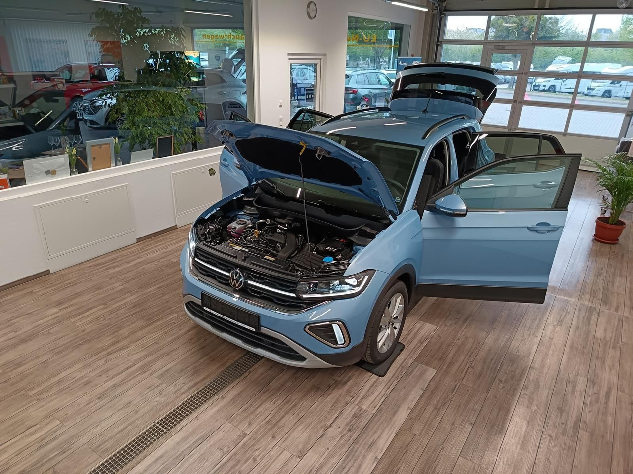 Volkswagen T-Cross Life 1.5 TSI DSG*AHK*MATRIX LED*ACC*SHZ* - Terepjáró/ SUV: 2 kép. Volkswagen T-Cross Life 1.5 TSI DSG*AHK*MATRIX LED*ACC*SHZ* - Terepjáró/ SUV: 2 kép.