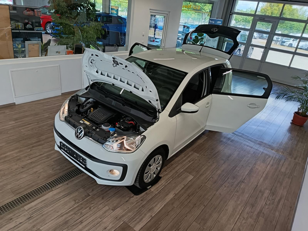 Volkswagen up! move up! 1.0*R-KAM*PDC*SHZ*MAPS+MORE*DAB*NSW - Autó: 2 kép. Volkswagen up! move up! 1.0*R-KAM*PDC*SHZ*MAPS+MORE*DAB*NSW - Autó: 2 kép.