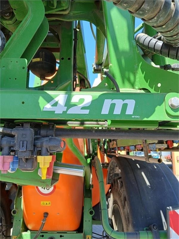 Amazone Ux 6201 super 42 m - Vontatott permetezők: 5 kép. Amazone Ux 6201 super 42 m - Vontatott permetezők: 5 kép.