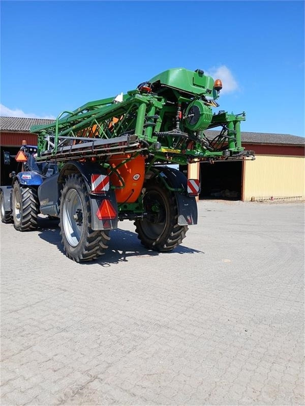 Amazone Ux 6201 super 42 m - Vontatott permetezők: 3 kép. Amazone Ux 6201 super 42 m - Vontatott permetezők: 3 kép.