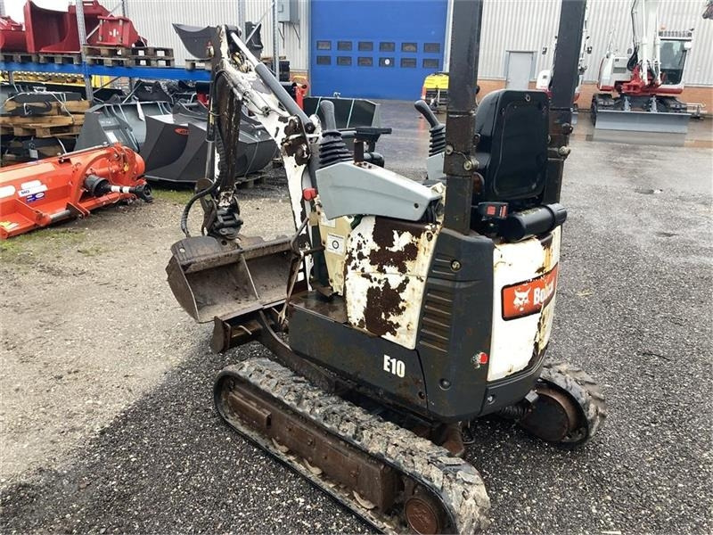 Bobcat E 10 - Minikotró: 4 kép. Bobcat E 10 - Minikotró: 4 kép.