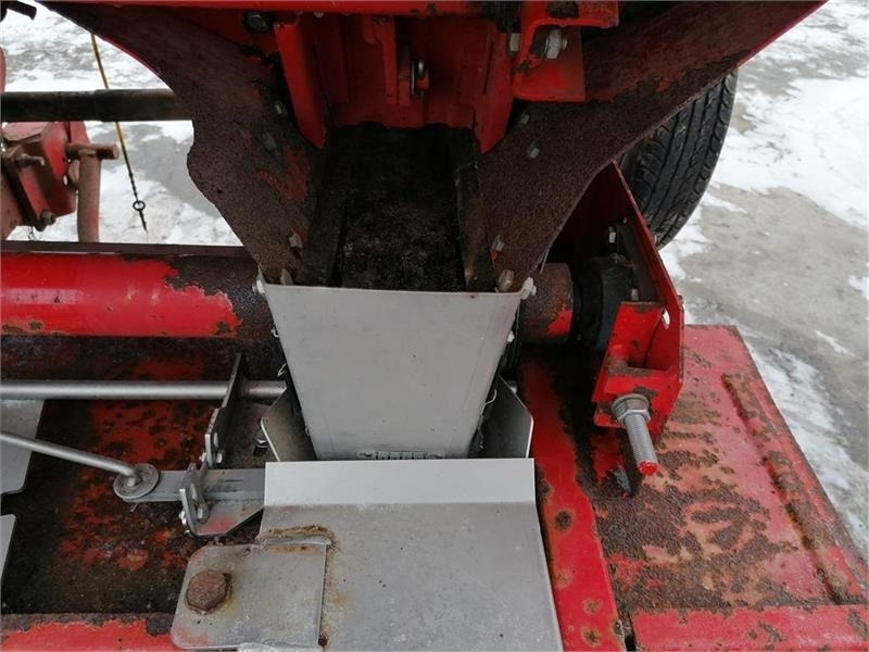 Szervestrágyaszóró Bredal B 2: 6 kép. Szervestrágyaszóró Bredal B 2: 6 kép.