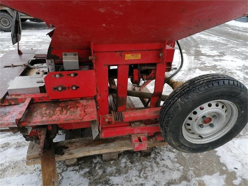 Szervestrágyaszóró Bredal B 2: 7 kép. Szervestrágyaszóró Bredal B 2: 7 kép.