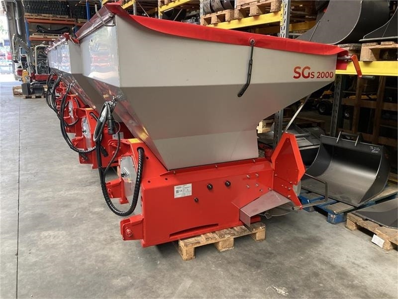 Bredal SGS 2000 Inkl. Lysanlæg, sold og rullepresenning - Homok-/ Sószóró - Többcélú/ Speciális jármű: 1 kép. Bredal SGS 2000 Inkl. Lysanlæg, sold og rullepresenning - Homok-/ Sószóró - Többcélú/ Speciális jármű: 1 kép.