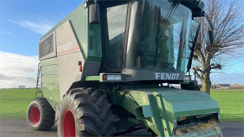 Fendt 6330 - Kombájn: 2 kép. Fendt 6330 - Kombájn: 2 kép.