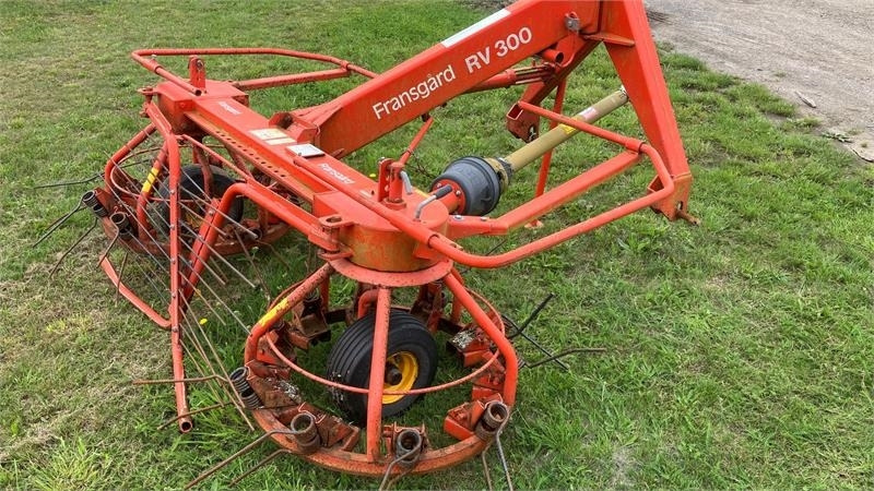 Fransgård RV 300 - Szénaforgató: 4 kép. Fransgård RV 300 - Szénaforgató: 4 kép.