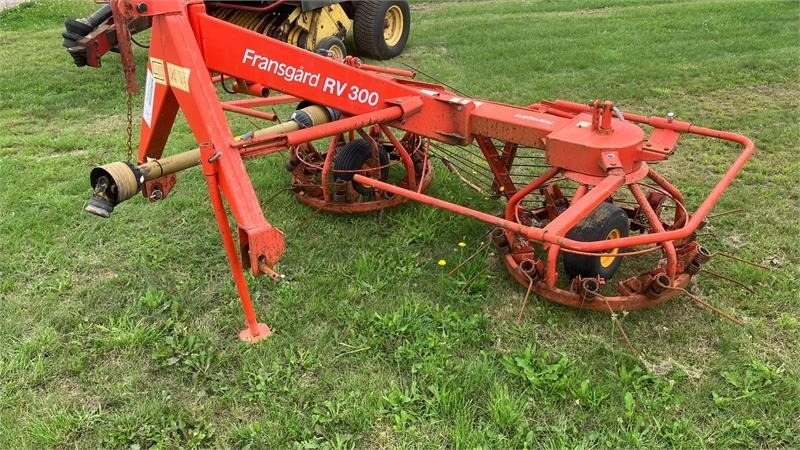 Fransgård RV 300 - Szénaforgató: 1 kép. Fransgård RV 300 - Szénaforgató: 1 kép.