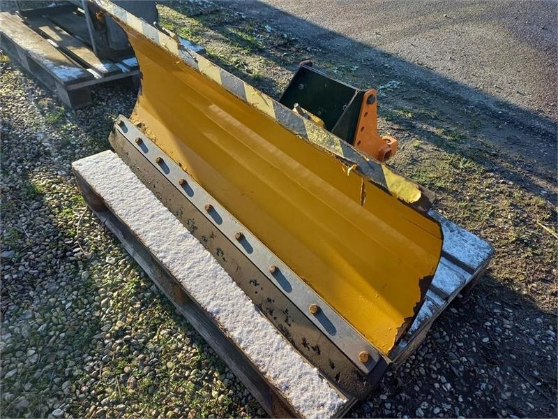 GMR FS1300L Med Stiga Titan ophæng - Hóeke - Mezőgazdasági gépek: 2 kép. GMR FS1300L Med Stiga Titan ophæng - Hóeke - Mezőgazdasági gépek: 2 kép.