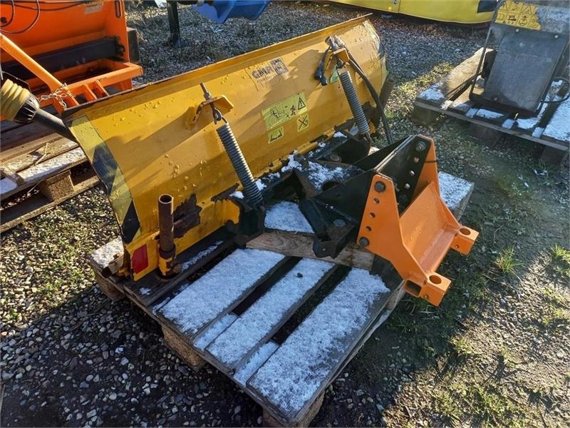 GMR FS1300L Med Stiga Titan ophæng - Hóeke - Mezőgazdasági gépek: 5 kép. GMR FS1300L Med Stiga Titan ophæng - Hóeke - Mezőgazdasági gépek: 5 kép.