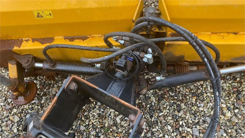 GMR FS1600VL V-Plov - Hóeke - Mezőgazdasági gépek: 4 kép. GMR FS1600VL V-Plov - Hóeke - Mezőgazdasági gépek: 4 kép.